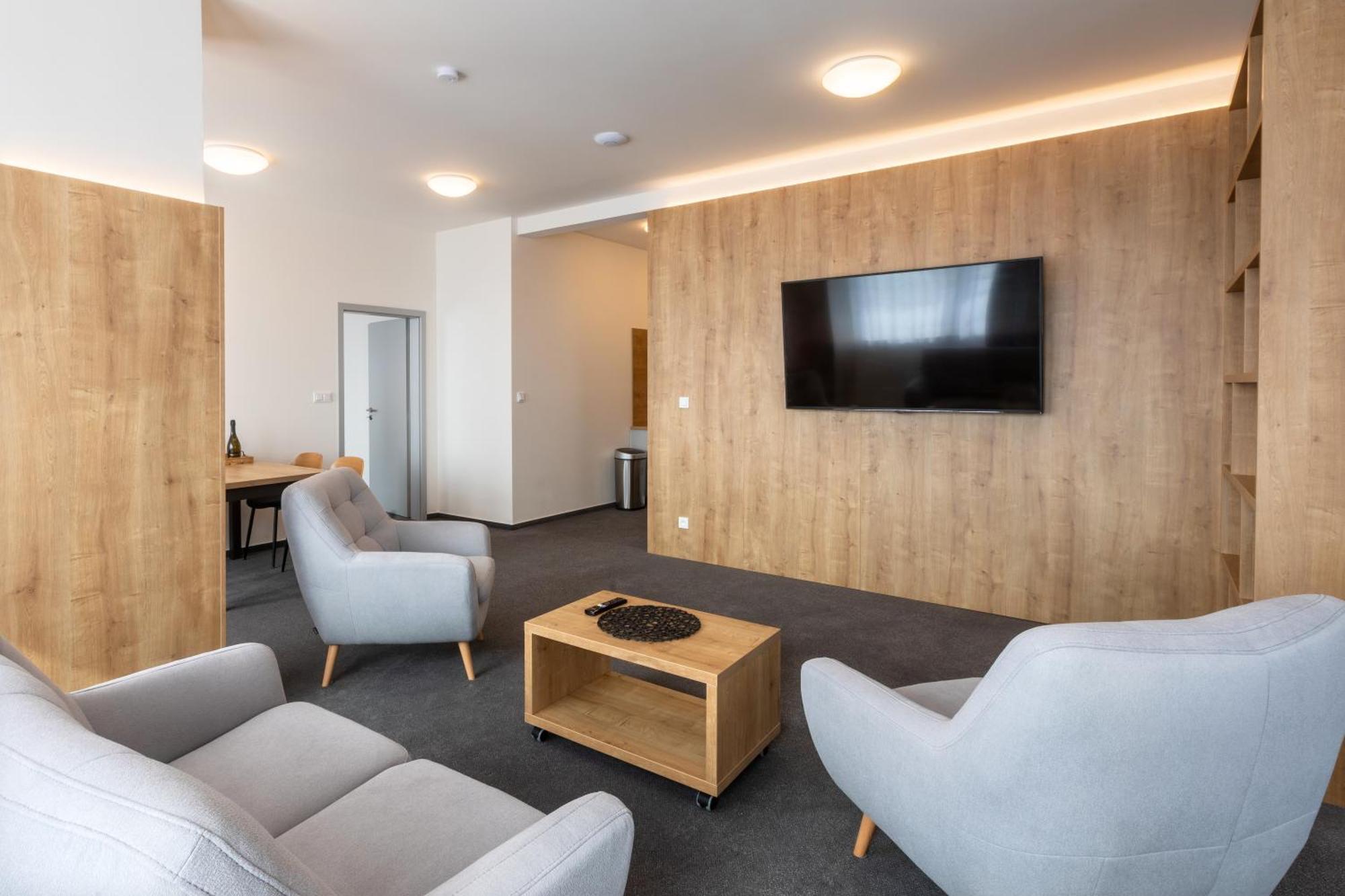Horni Branna Hotel Regent מראה חיצוני תמונה