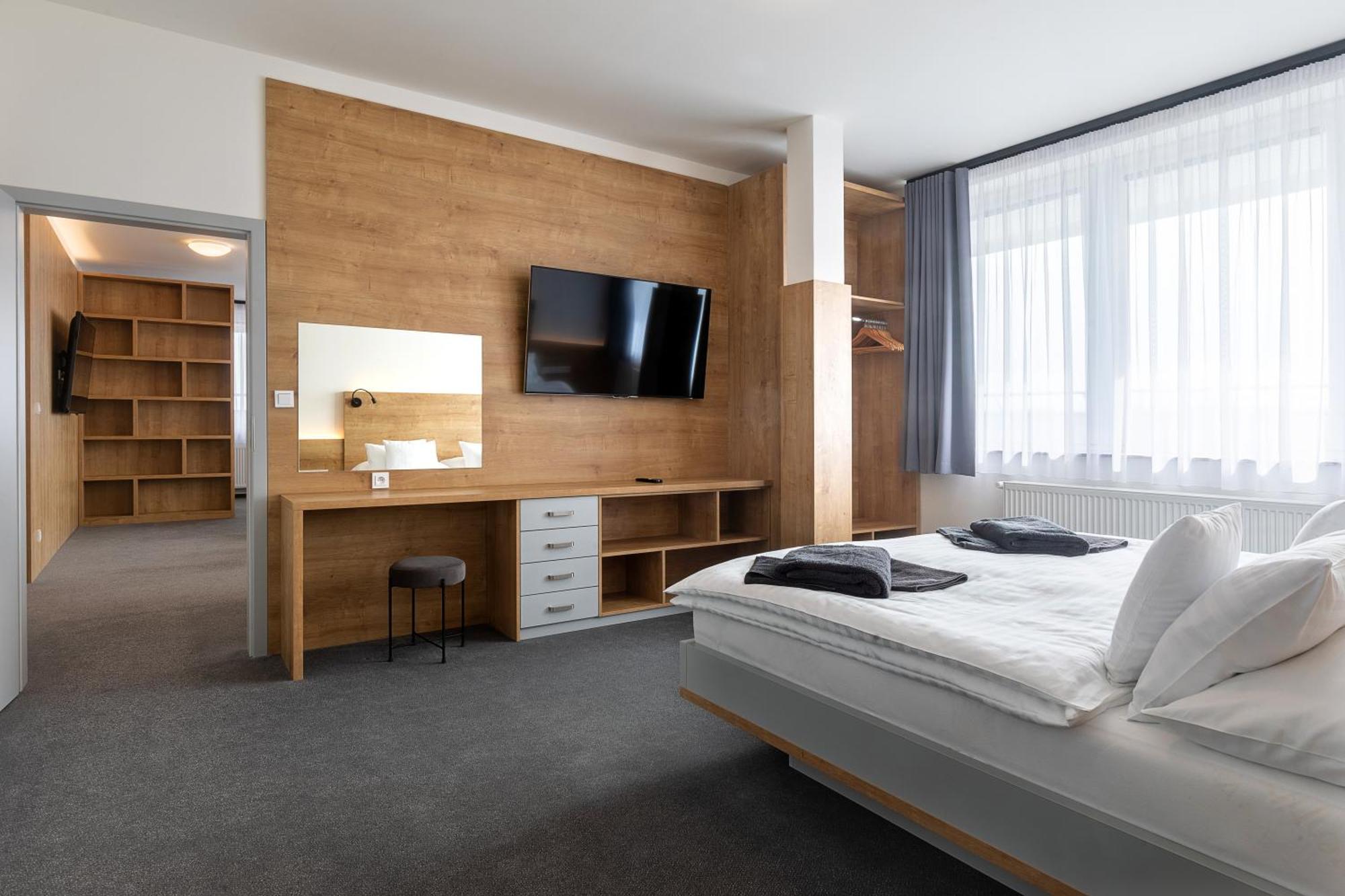 Horni Branna Hotel Regent מראה חיצוני תמונה