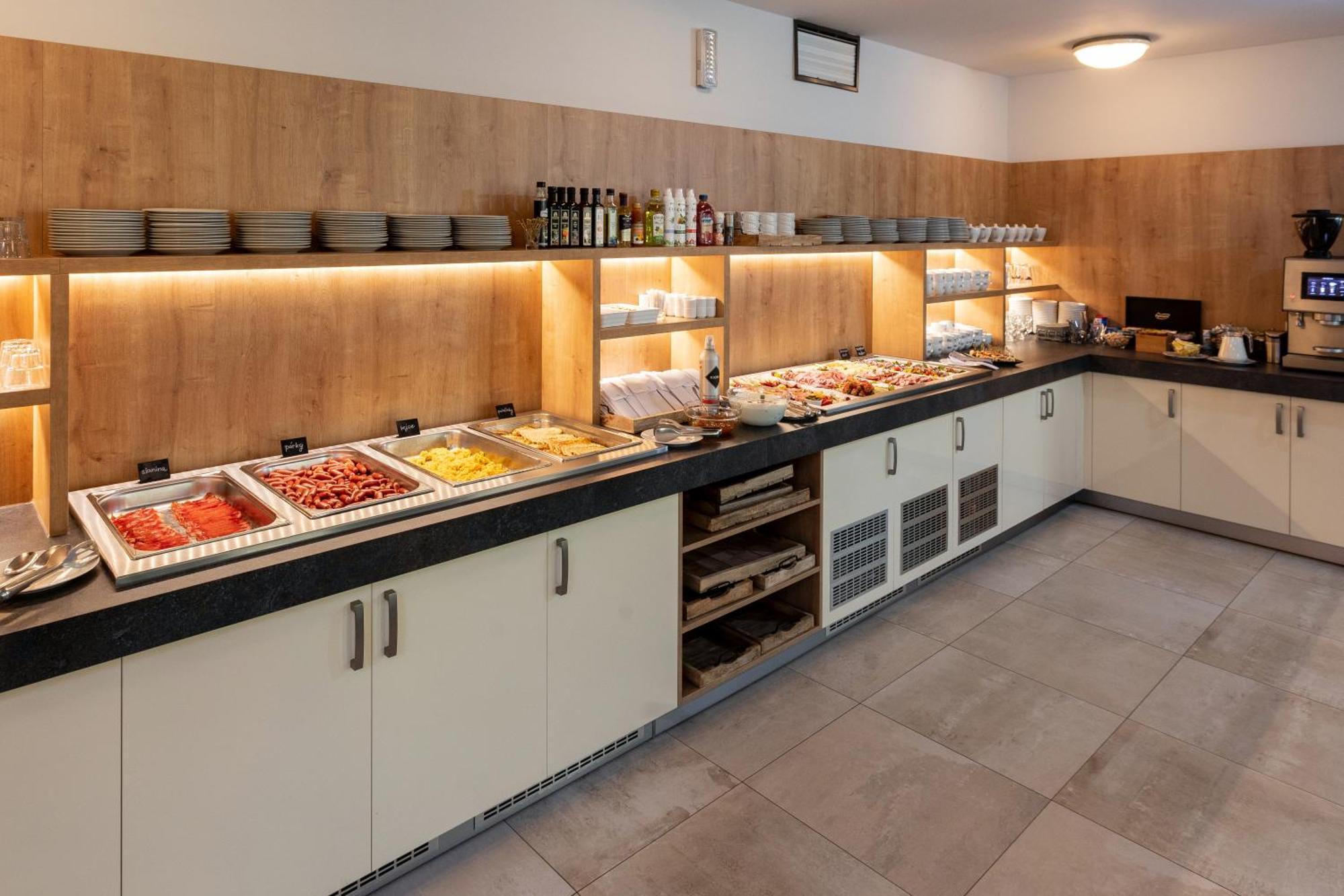Horni Branna Hotel Regent מראה חיצוני תמונה